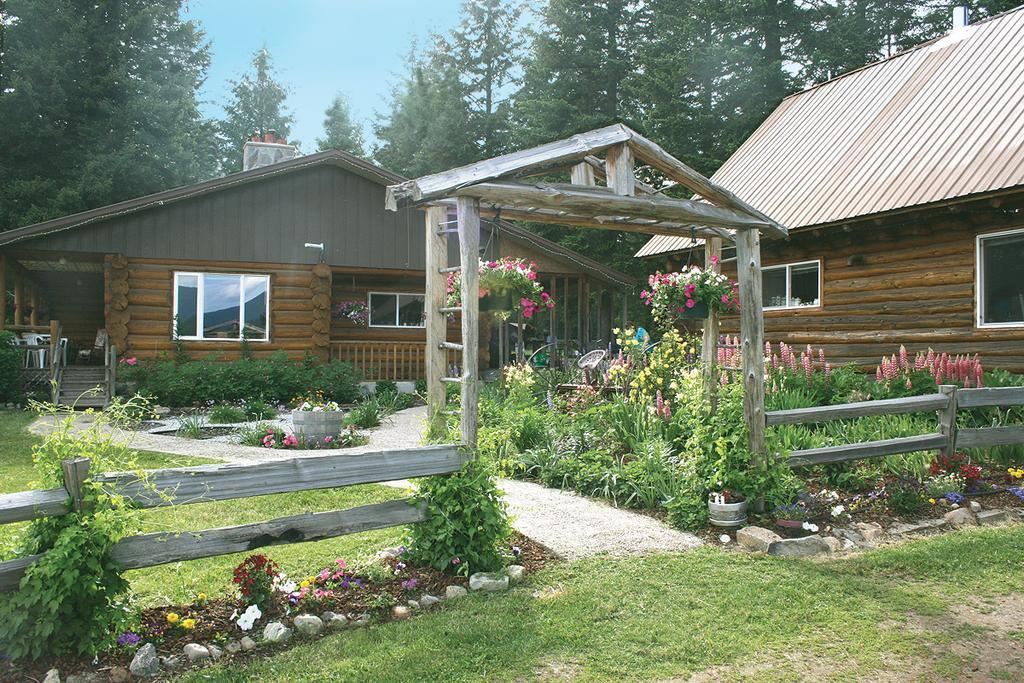 Cedar Mountain Farm Bed And Breakfast Llc Athol Exterior photo