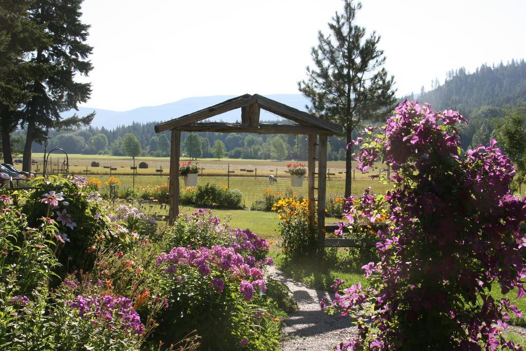 Cedar Mountain Farm Bed And Breakfast Llc Athol Exterior photo